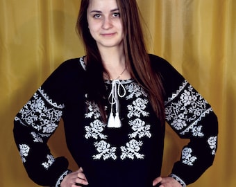 Batist bestickte Vyshyvanka Bluse ""Roses"" mit traditioneller Stickerei, ethnisches Ukrainisches Muster, Geschenk für Sie