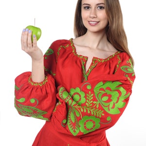 Vestido Boho Chic Vyshyvanka - Bordado floral, vestido étnico ucraniano personalizado con bordado verde, caftán largo, vestido de maternidad para sesión de fotos