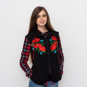 Embroidered Fleece Vest: Black Sleeveless Jacket with Poppy Design, Embroidered sweatshirt