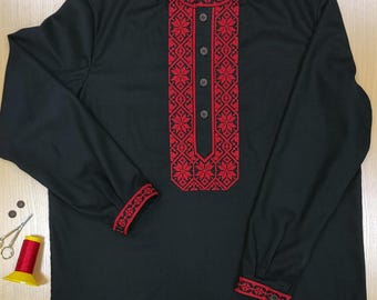 Camicia da uomo in lino ricamata, motivo floreale bianco e blu