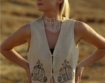 Handgefertigte ukrainische Leinenweste mit traditionellem Muster, beigefarbene Weste „VILNIST“, Stickerei mit Lebensbaum-Symbol, nachhaltige Volkskunst