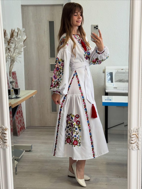 green emerald velvet dress Amazon.com: Boho Ukrainian Dress Flower Embroidered Dress Caftan Chic  Nationale Vyshyvanka Wedding dress, wedding veil, fabric costume,  embroidered clothes for a couple, gift XXS -3X (men's size XXL, 1X) :  Clothing, Shoes