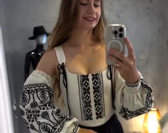 Crop top met korset en brede geborduurde mouwen | Korsetblouse Vyshyvanka |   Set renaissancekorsettop en rok