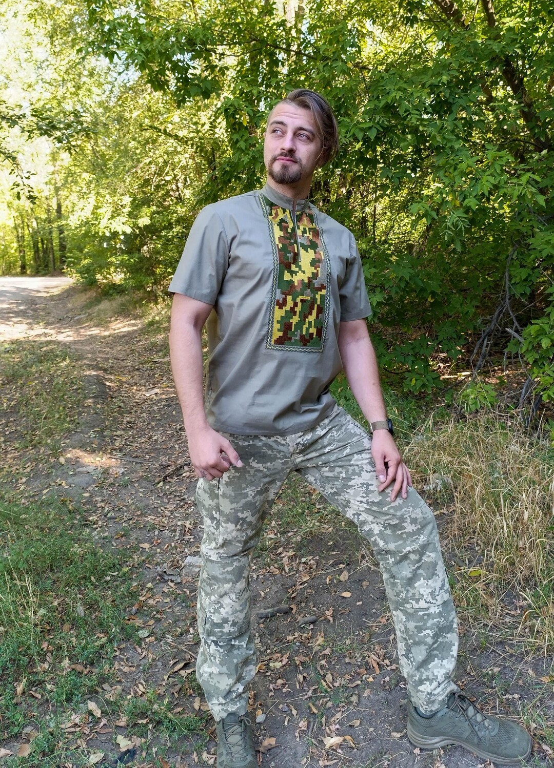 Chemise militaire homme brodée, style militaire ukrainien