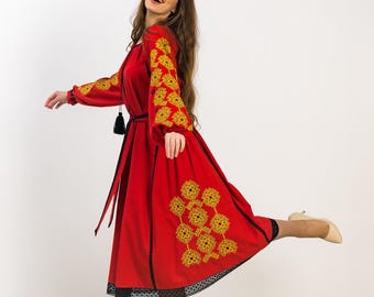 Leinen besticktes Kleid ""Roses"", Ukrainisches ethnisches Kleid mit Lebensbaum Stickerei, Bauernkleid, Vyzerunok Kleid, Geschenk für Sie, Boho Kleid, Leinenkleid."