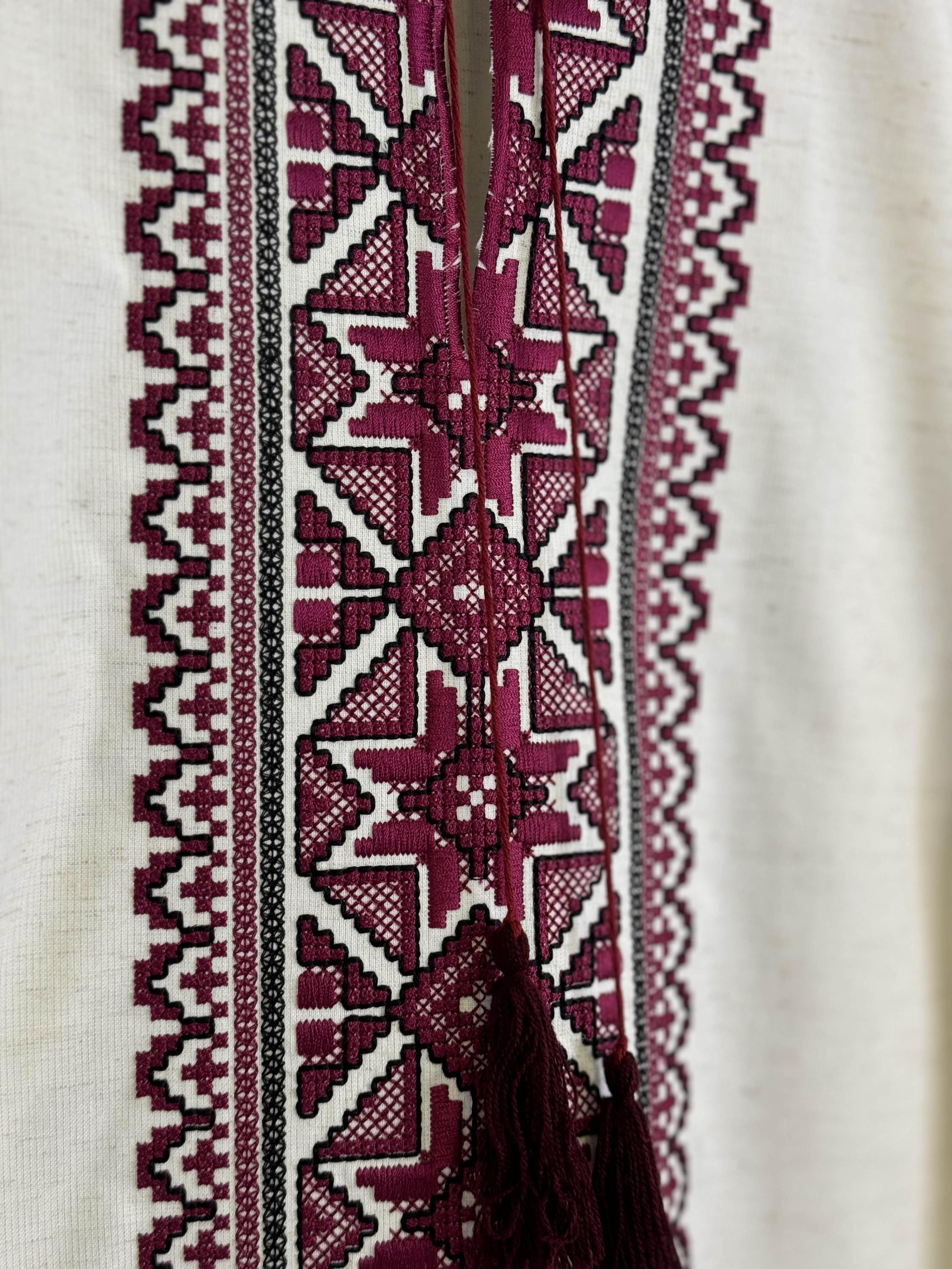 Abito da ragazza ucraina ricamato: Boho Vyshyvanka, abbigliamento etnico - Italia Abito da ragazza ucraina ricamato: Boho Vyshyvanka, abbigliamento etnico - Italia