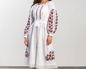 Vestido de lino blanco bordado con rosas / Estilo étnico bohemio ucraniano