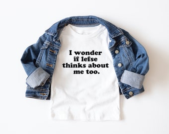 I Wonder If Lefse Thinks About Me Too Toddler T-Shirt | Funny Scandinavian Kids Shirt | Lefse Lover Tee | Norwegian Christmas Clothing Gift