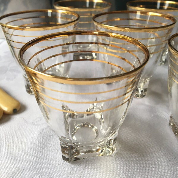 Verres anciens à apéritif avec dorures