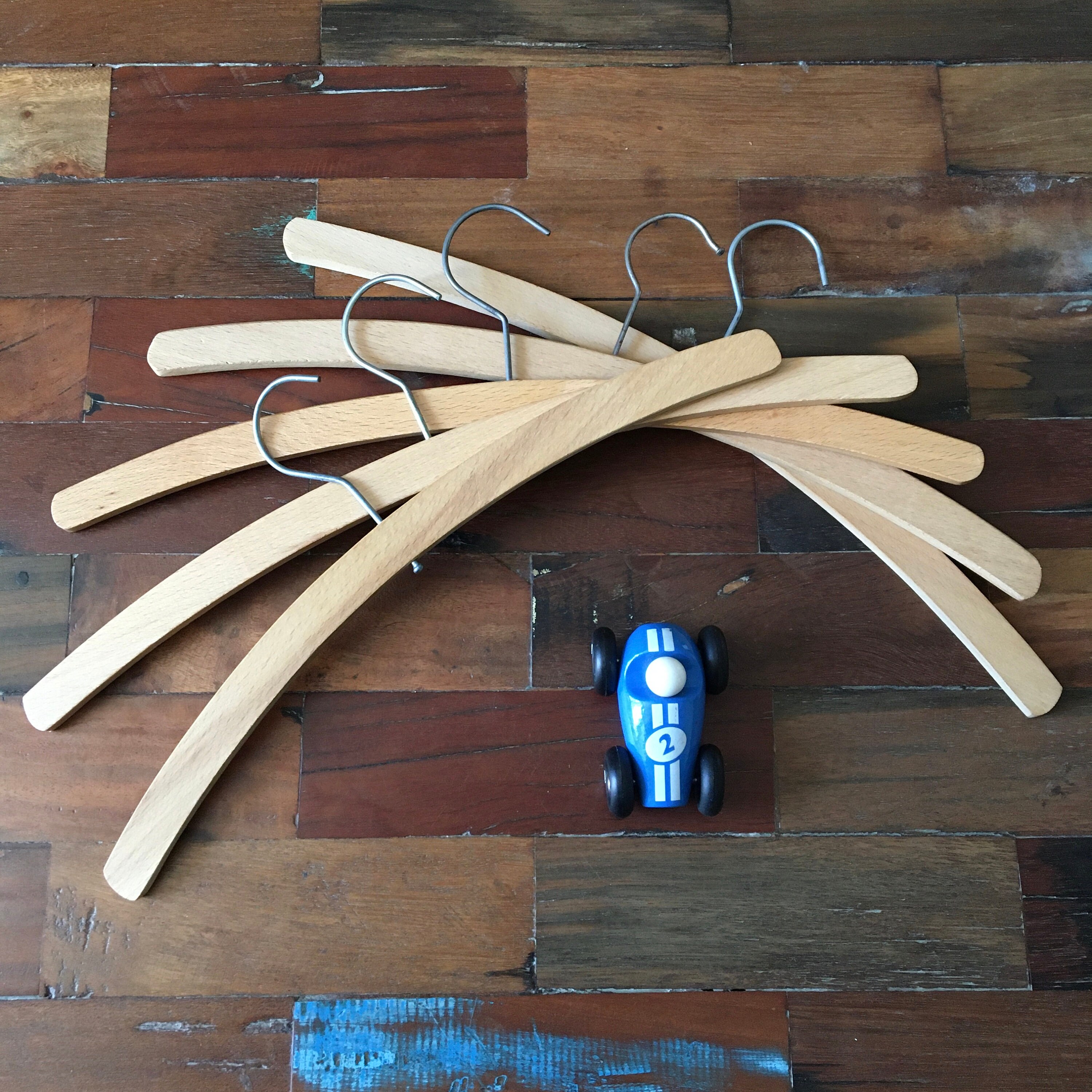 Lot de 5 Cintres Vintage