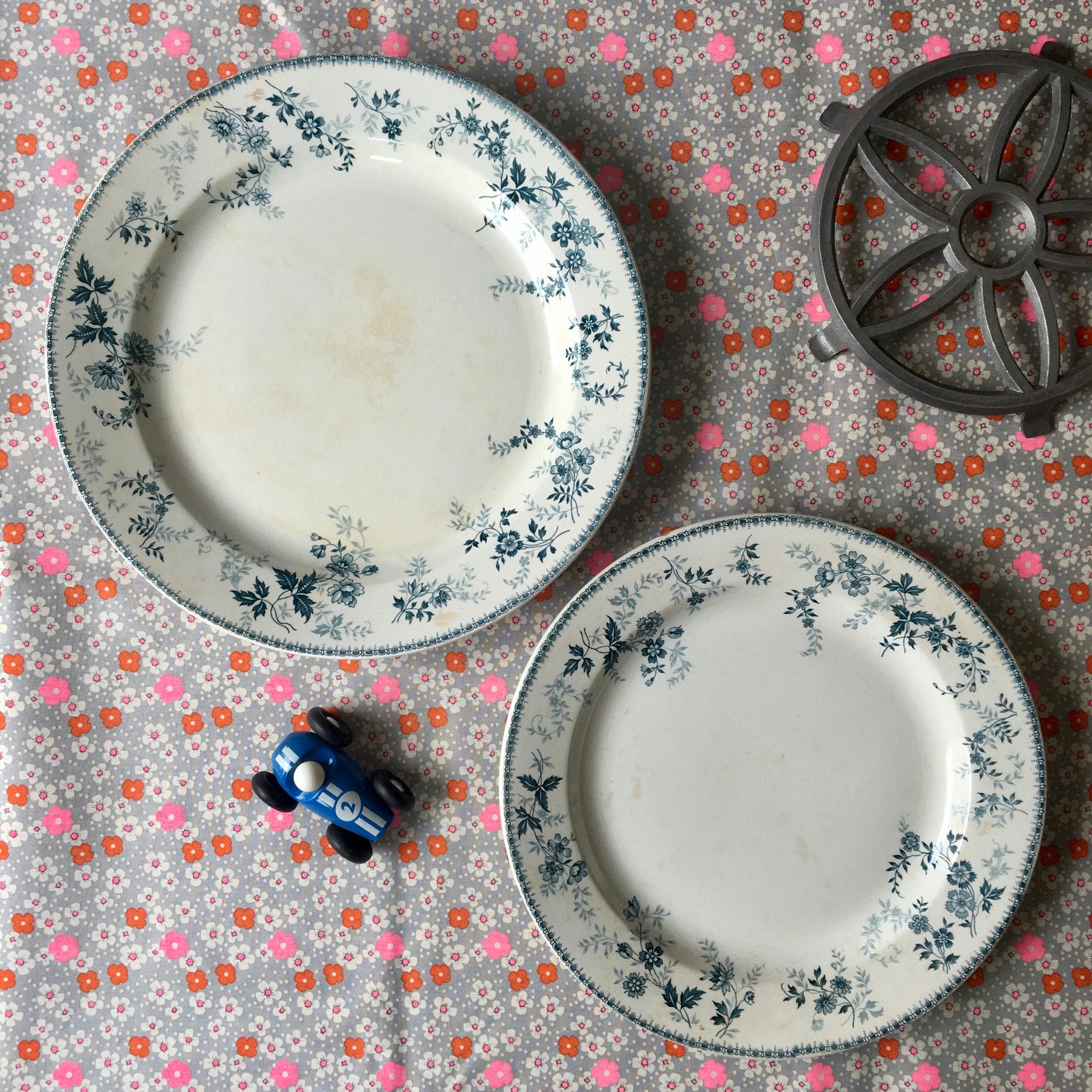 Plat Rond en Faïence Belge Bfk Modèle Dugazon, Plat Art Nouveau