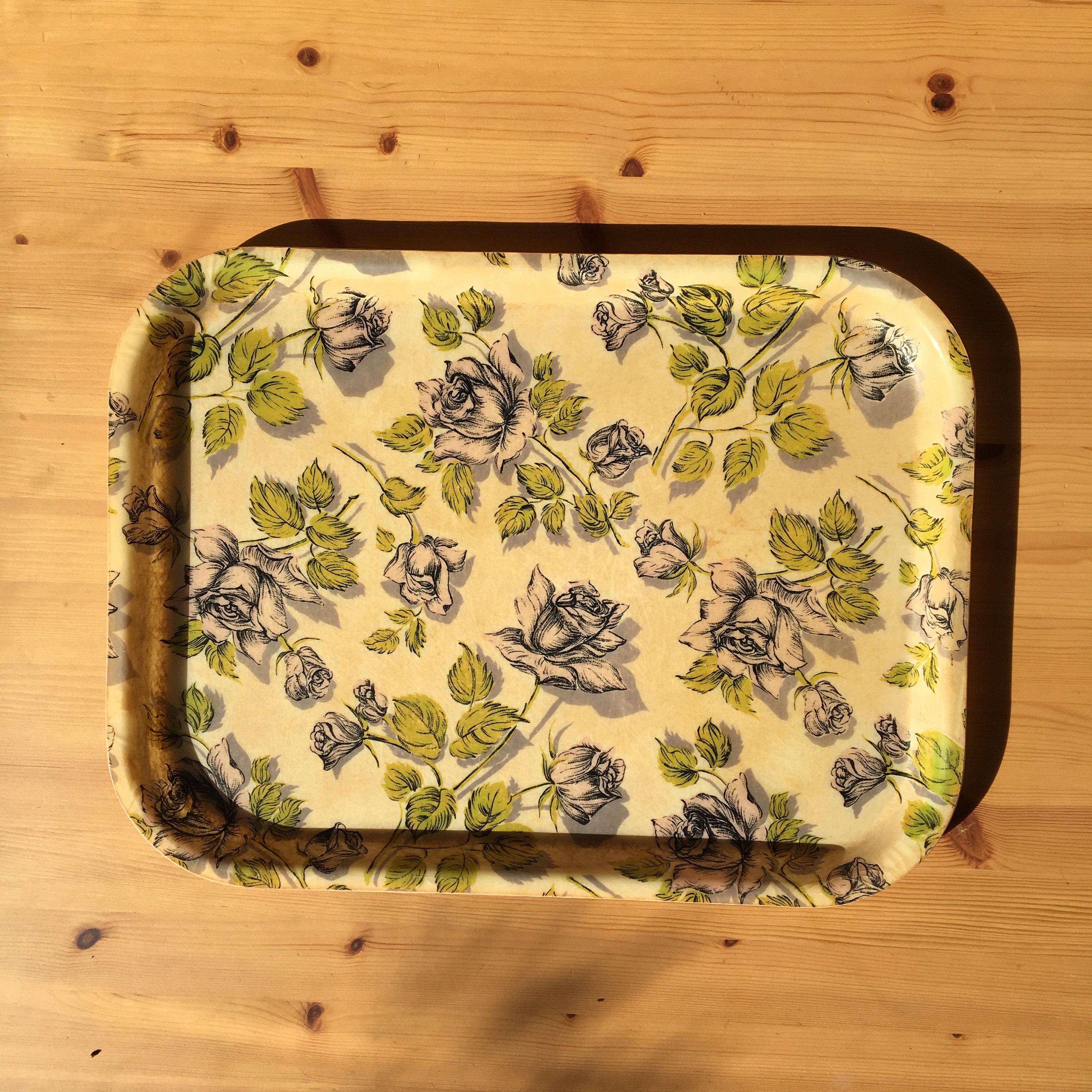 Plateau Fleuri en Résine et Fibre de Verre