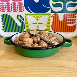 Round dish in green enamelled metal with handles