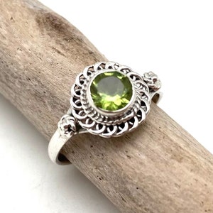 Peridot Silver Ring 6, 7, 8 / Peridot Sterling Ring / Natural Peridot / Bali / August Birthstone / Green Peridot /925