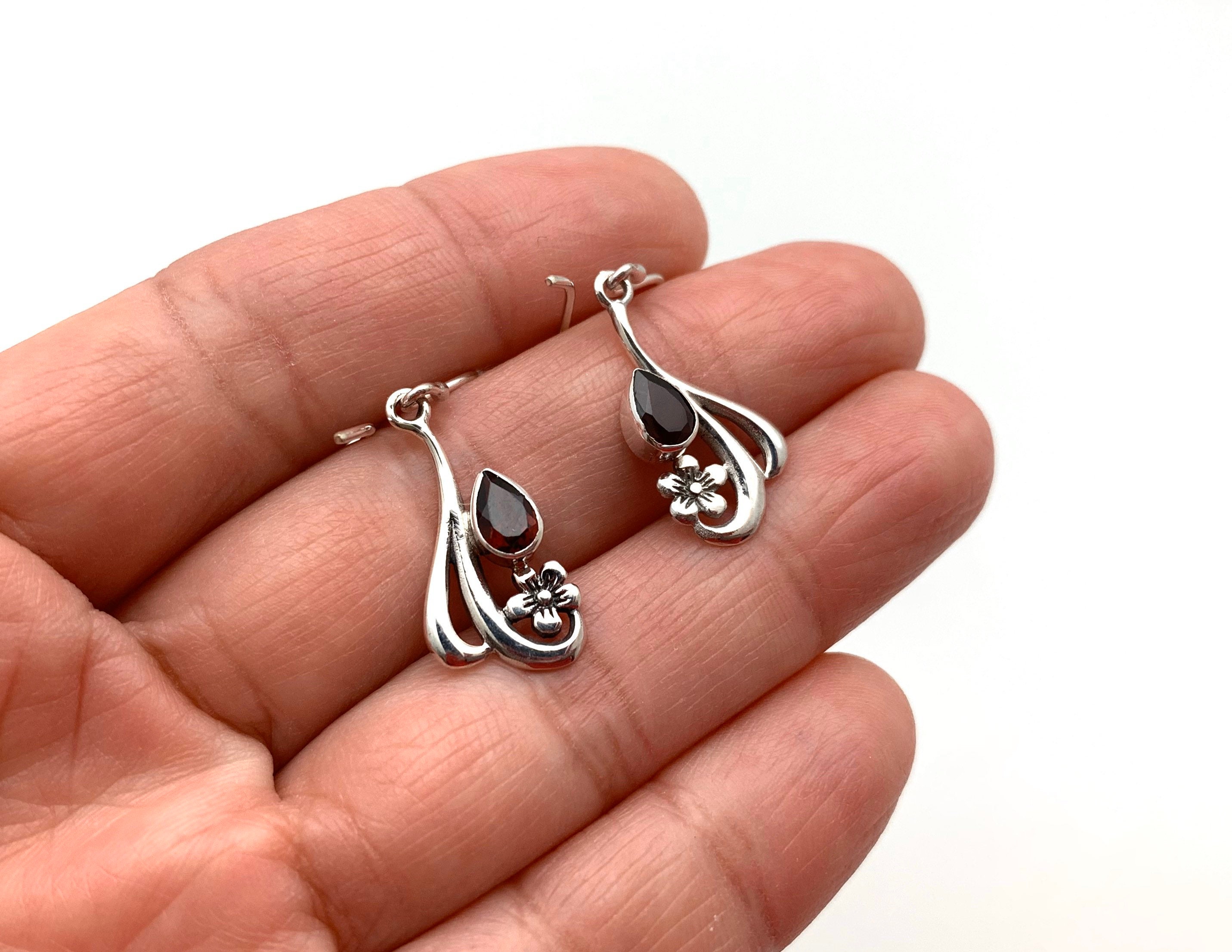 Boucles D'oreilles En Argent 925 Avec Grenat Et Motifs Fleurs - Fermoir à Charnière, Style Goutte - Neuves Sans Emballage