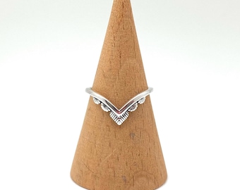 Oxidized Sterling Silver Feather V Ring, Southwest Style