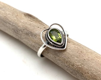 Anillo de plata con peridoto / Anillo de corazón con peridoto / Peridoto natural / Bali / Piedra natal de agosto / Peridoto verde / Tallas 5, 6, 7, 8 y 9