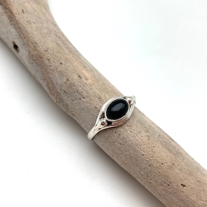Zwarte onyx-zilveren ring / eenvoudige zwarte onyx-ring / natuurlijke onyx / sierlijke onyx / damesring / maat 5, 6, 7, 8, 8,5