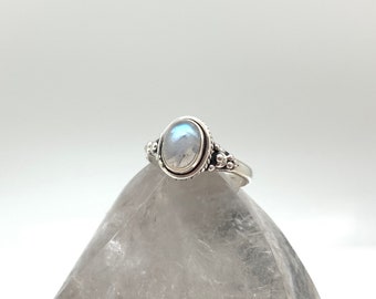 Moonstone Silver Ring / Moonstone Simple Ring / Natural Moonstone / Minimalist Silver Ring / June Birthstone / Size 6, 7, 8, 9  / Silver