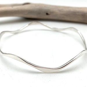ヴィンテージ！Silver Wavy Cuff ブレスレット 925 Sterling Silver Vintage Wavy Design Cuff Bracelet 6 3/4