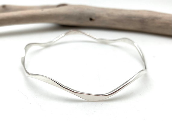 CHTY まとめ WAVE BANGLE The Thick Wave Bangle – Chellsy Vilaire