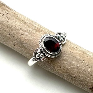 Garnet Silver Ring 5-10 / Garnet Bead Ring / Natural Garnet / January Birthstone / Heart Chakra / Symbol of Love / 925 Sterling