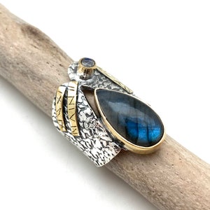 Labradorite Silver Ring with Gold Accent Size 8 / Smooth Labradorite / Healing / 925 Sterling