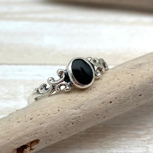 Black Onyx Small Bali Silver Ring / Swirl Black Onyx Ring / Natural Onyx / 925 Sterling / Size 4, 5, 6, 7, 8, 9, 10