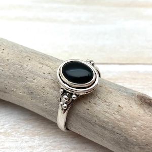 Black Onyx Small Bali Silver Ring / Swirl Black Onyx Ring / Natural Onyx / Women&#39;s Onyx Ring / Size 5, 6, 7, 8, 9