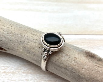 Schwarzer Onyx kleiner Bali Silber Ring / Swirl Onyx Ring / Natürlicher Onyx / Onyx Frauenring / Größe 5, 6, 7, 8, 9
