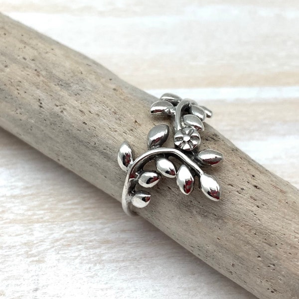 Bali Flower Vine Silver Ring / V Shape Flower Leaf Ring / Flower Vine Ring / Crown Ring / Stacking Ring /Oxidized / Size 5, 6, 7, 8, 9, 10