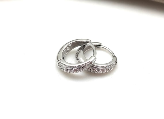 Piccoli Cerchi D'argento Moderni - Orecchini Huggie D'argento Da