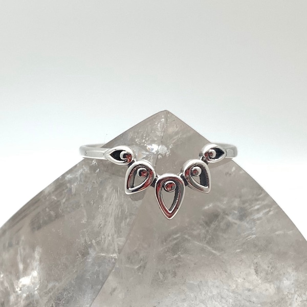 Flower Petal Silver Ring / Sterling V Shape Ring / Mandala / Crown Ring / Stacking Ring /Oxidized / Size 4, 5, 6, 7, 8, 9, 10 / Nickel Free
