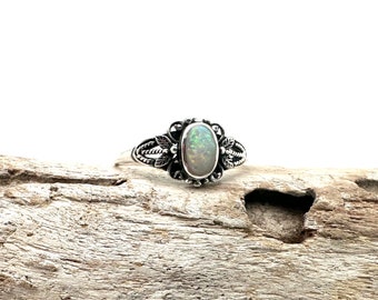 Opal Vintage Style Silver Ring 4-10 / White Opal Silver Ring / Delicate Opal Ring /  925 Sterling