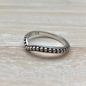 Bead V Silver Ring / Sterling V Bali Ring / Crown Ring / Stacking Ring / Oxidized / Bead All The Way Around / Size 6, 7, 8, 9 / 925