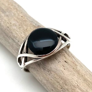 Black Onyx Silver Ring / Black Celtic Ring / Natural Black Agate / Women&#39;s Onyx Ring / Size 4, 5, 6, 7, 8, 9, 10 / 925 silver
