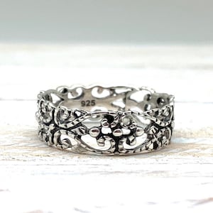 Silver Flower Vines Ring / Vines Cut Out Ring / Flower Filigree Silver Ring / Oxidized Flower Silver / Meditation / Flowers and Vine / 925
