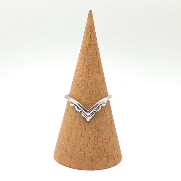 V Feather Silver Ring / V Ring / Chevron Ring / Feather Ring / Southwest / Size 5, 6, 7, 8, 9 / Oxidized / Sterling 925 / Nickel Free