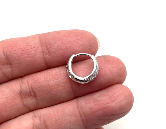 Silverly Orecchini a Cerchio con Zirconi Incastonati in Silverly Orecchini a Cerchio con Zirconi Incastonati in
