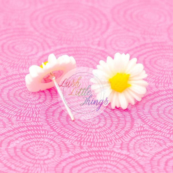 PIERCED Little White Daisy Stud Earrings | Flower Earrings | Stud Earrings | Pierced Earrings | Daisy Earrings | White Daisy Earrings