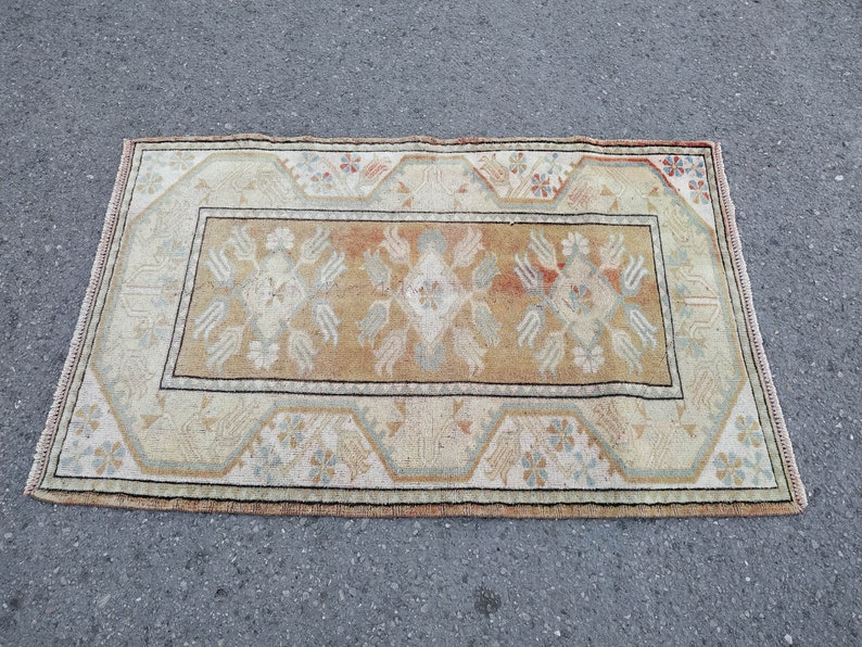 Small Area Rug 2.6x4.1 ft,Beige turkish shops rug,hand woven rug,kitchen rug,hallway rug,persian rug,tribal rug,hand hooked rug,oushak runner rug