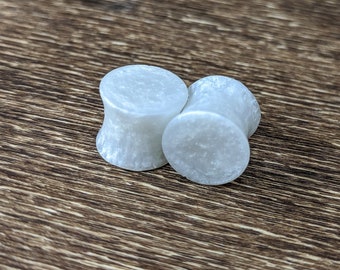 Pearl White Plugs, Pearl Gauges, Pearl Plugs, Double Flare Plugs, Handmade Plugs, Resin Plugs, Resin Gauges, Pearl Earrings, Resin Jewelry