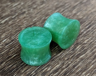 Spring Green Pearl Plugs, Green Gauges, Green Plugs, Double Flare Plugs, Green Pearl Earrings, Handmade Plugs, Resin Plugs, Resin Gauges