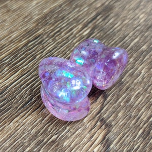 Plugs scintillants en forme de goutte d&#39;eau violet irisé, Plugs lavande, Jauges en forme de larme, Plugs violets, Plugs double flare, Jauges de paillettes, Plugs faits main