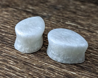 Pearl White Teardrop Plugs, Teardrop Gauges, Tear Drop, Double Flare Plugs, Pearl Plugs, Handmade Plugs, Resin Plugs,White Gauges,Faux Pearl