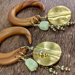 Gold Dangle Gauges, Lemon Jade Stones, Gold Discs, Customizable, Clay Handmade Gauges, Dangle Gauges, Drop Gauges, Unique Gauges,Gauged Hoop