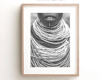 Impresión de arte mural de mujeres negras / Fotografía africana en blanco y negro / Arte afroamericano / Decoración étnica afrocéntrica / Fotografía con collar de cuentas