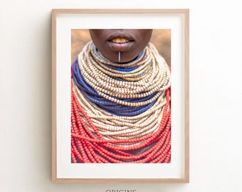 Impresión de arte mural con collar de cuentas africanas / Fotografía de la tribu Karo / Arte de mujeres negras / Fotografía a color de Etiopía / Arte afrocéntrico / Arte afroamericano
