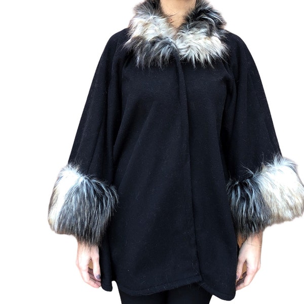 LHANA - Cape chic en polar avec fausse fourrure