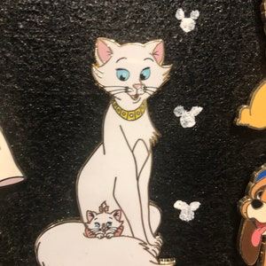 Aristocats Dutchess and Marie Fantasy Pin